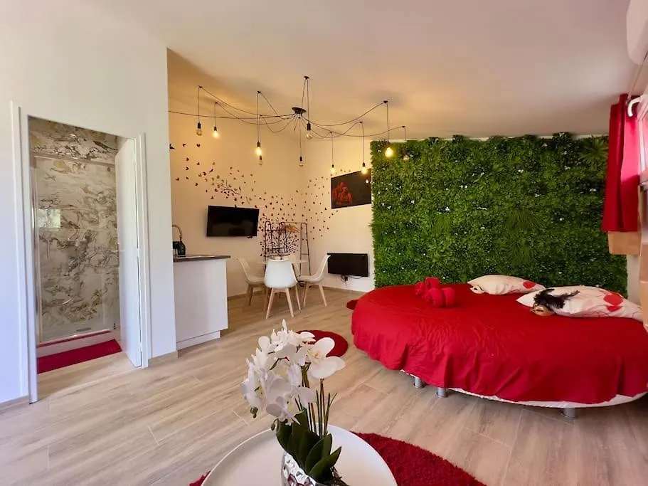 Love Room - Jacuzzi Et Sauna L'Escarene 0*,  France